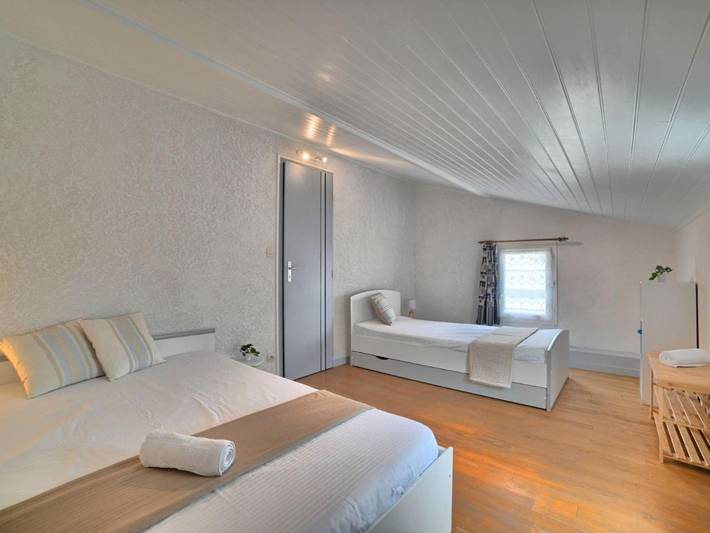 Location de vacances pour 5 personnes, avec terrasse, animaux acceptés dans Plage de La Perroche - 3