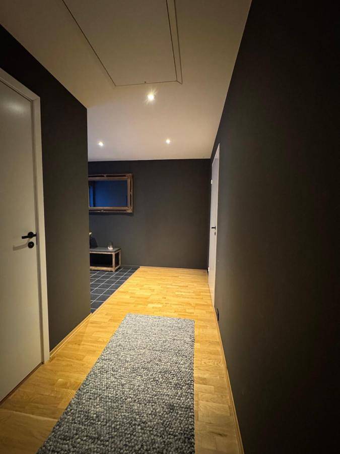 Gîte pour 4 personnes, avec vue sur le lac ainsi que balcon et vue à Leknes - 3