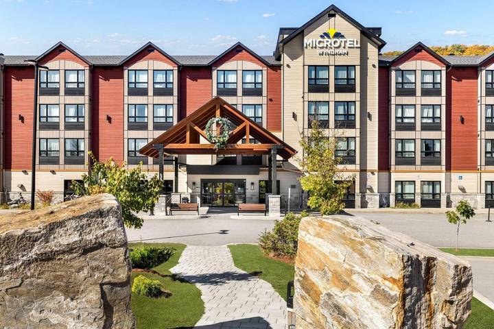 Hôtel pour 4 personnes, avec piscine et jacuzzi, animaux acceptés dans Mont-Tremblant - 2