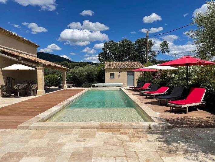 Chambre d’hôte pour 2 personnes, avec vue ainsi que terrasse et piscine à Vacqueyras