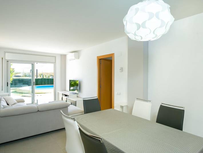 Apartamento entero, Apartamento acogedor con piscina y jardín privados en Figueres in Figueras, Alt Empordà