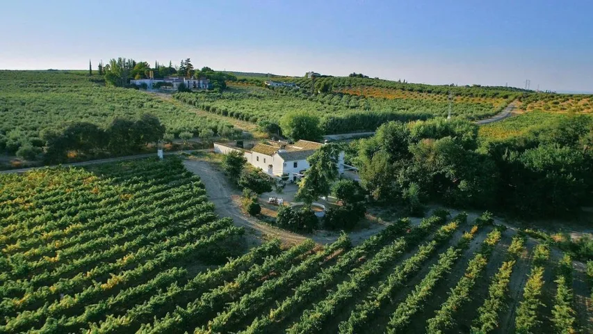 Casa rural para 18 personas, con vistas además de piscina y jardín - 1