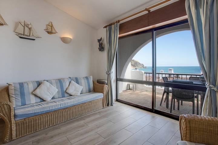 Appartamento intero, Appartamento per le vacanze Casa Vista Mar con vista sul mare, Wi-Fi, giardino e terrazza. Parcheggio disponibile in strada in Praia da Luz, Luz