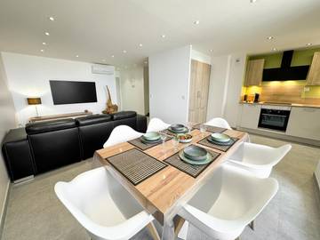 Gîte pour 4 personnes, avec vue ainsi que piscine et terrasse dans Port de Sète