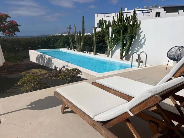 Casa rural para 6 personas, con balcón además de piscina y jardín en Haría