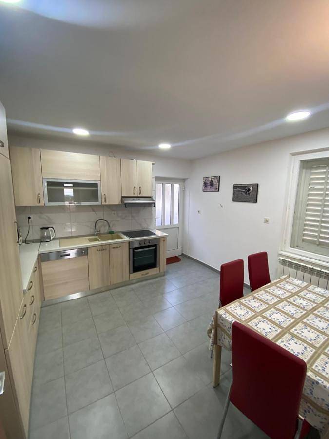 Maison d’hôte pour 3 personnes, avec Balcon et Terrasse ainsi que Jacuzzi et Jardin dans Hvar - 3