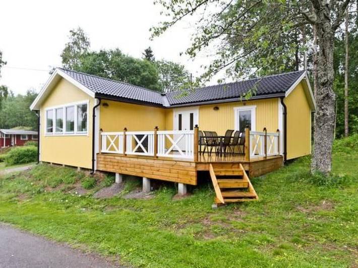 Ferienhaus für 6 Personen, mit Terrasse und Garten sowie Seeblick in Östergötland