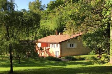 Gîte pour 10 personnes, avec jardin et terrasse, animaux acceptés à Courmangoux