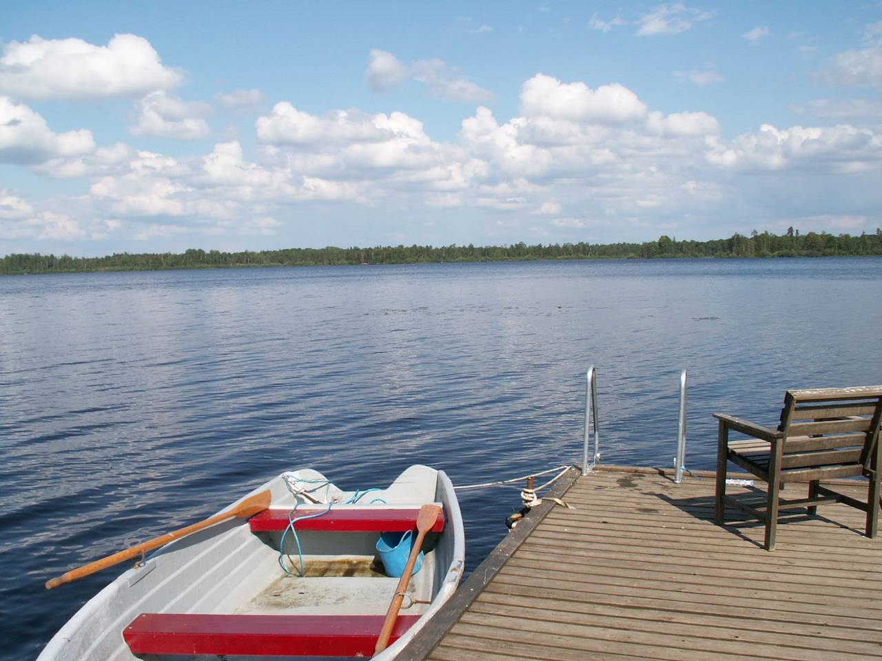 Grosses Komfort-Ferienhaus mit privatem pool , Motorboot und Seeblick in Kronoberg