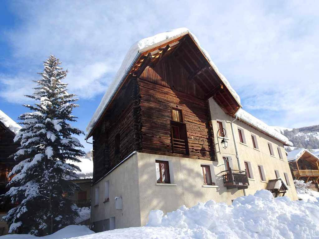 Les Arolles - Gîte d'étape et de séjour in Molines-en-Queyras, Queyras