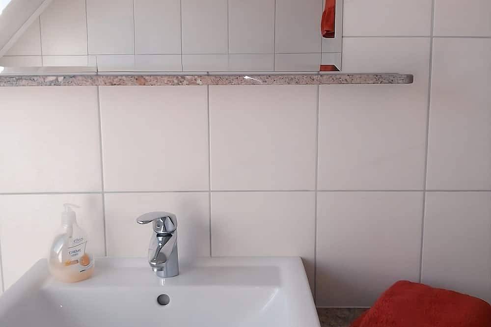 Ganze Wohnung, Traumhafte Dachgeschosswohnung mit Seeblick am Plauer See in Alt Schwerin, Plauer See