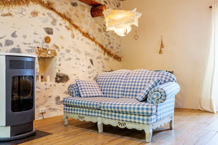 Charming House in Saint-Privat with Private Garden, Wi-Fi, and Air Conditioning in Saint-Privat (Ardèche), Parc naturel régional des Monts d'Ardèche