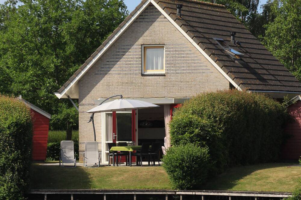 Traumhaft gelegenes Ferienhaus direkt am Vliet in Medemblik, Ijsselmeer