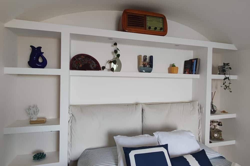 Romantic room facing the sea, relaxation is well-being on the Amalfi Coast. in Pontone, Scala