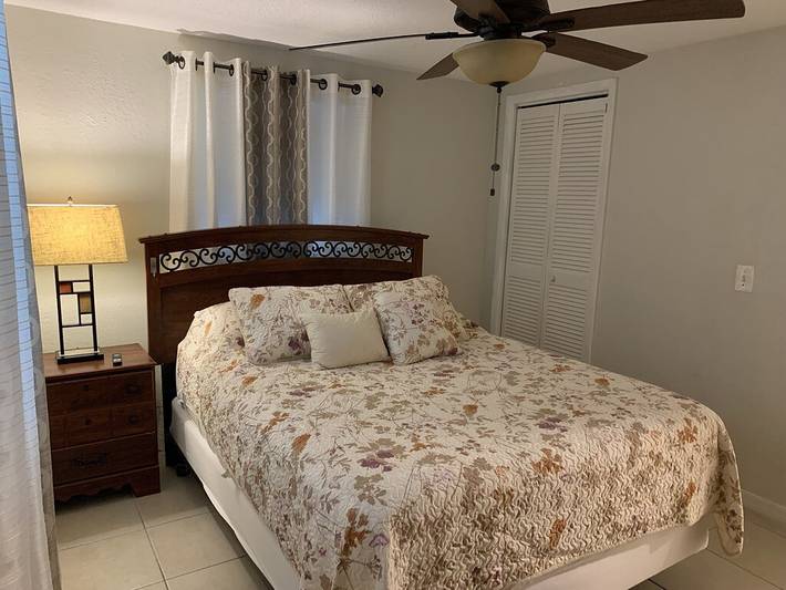 Vacation rental for 9 people, with yard in New Port Richey