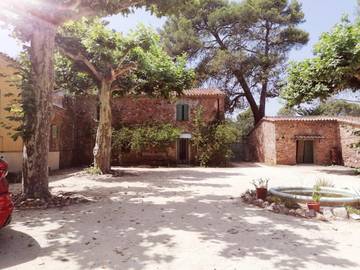 Location de vacances pour 10 personnes, avec terrasse et jardin à La Crau