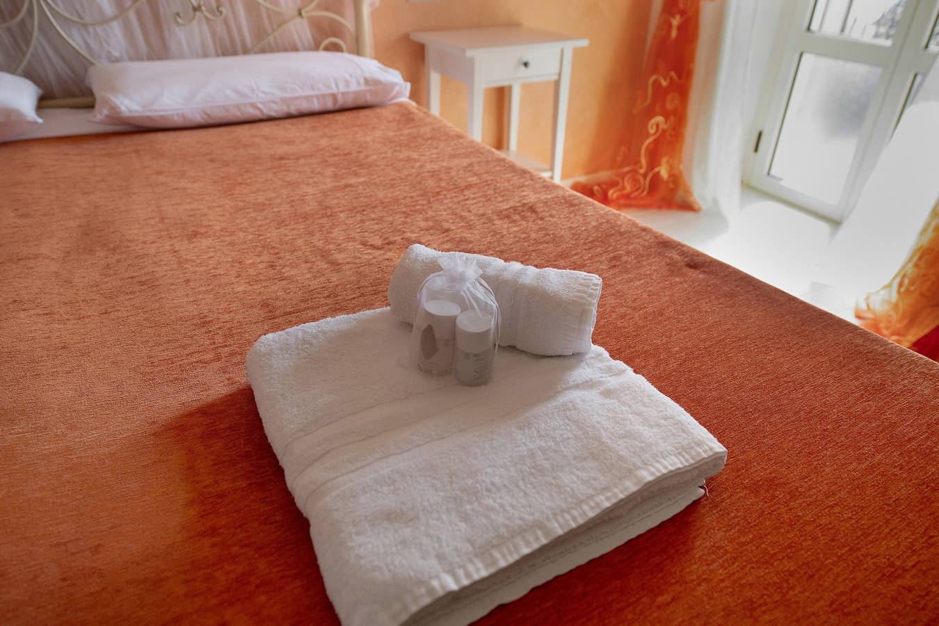 Bed & Breakfast 'Giardini Di Corte - Dalia' met Uitzicht op het Meer, Wifi en Airco, foto 13