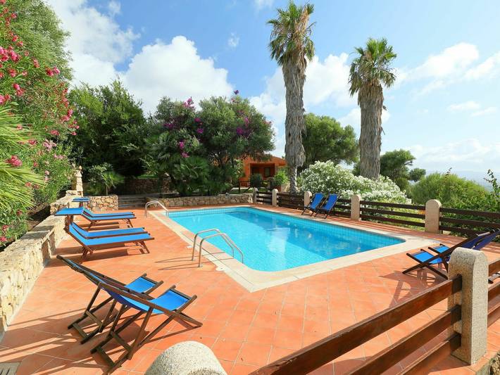 Villa per 12 persone, con giardino, con animali domestici a Badesi