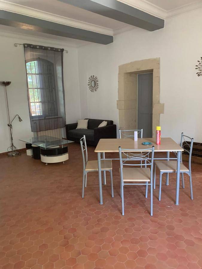 Appartement de vacances pour 3 personnes, avec piscine et terrasse ainsi que vue et jardin
