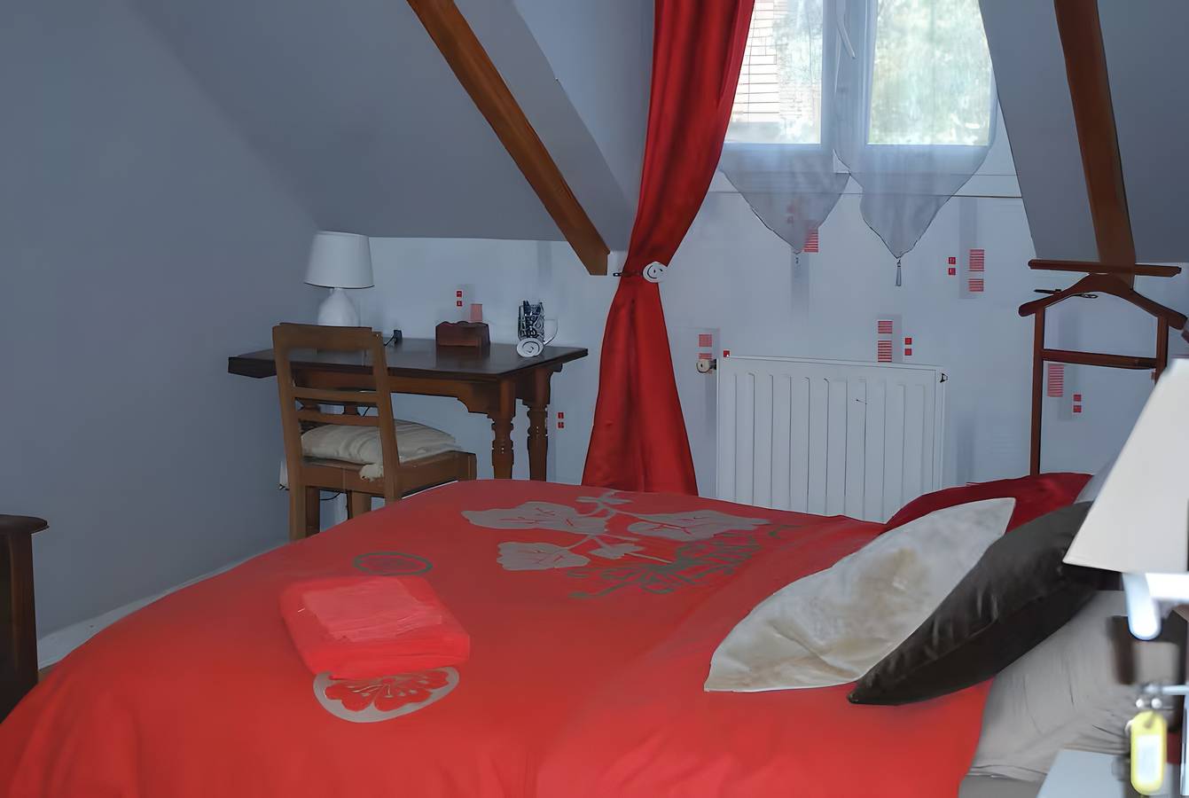 Gästezimmer „Chambre T“ mit gemeinsamer Terrasse und Garten, Wlan inklusive in Saint-Rémy-lès-Chevreuse, Parc naturel régional de la Haute Vallée de Chevreuse
