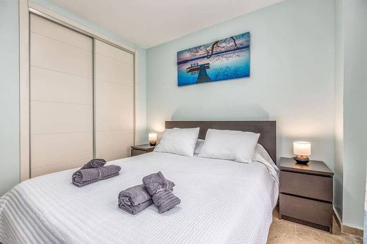 Appartement entier, Relax in our luxury home | Terrace, Pool & Parking in Playa de La Alcaidesa, San Roque