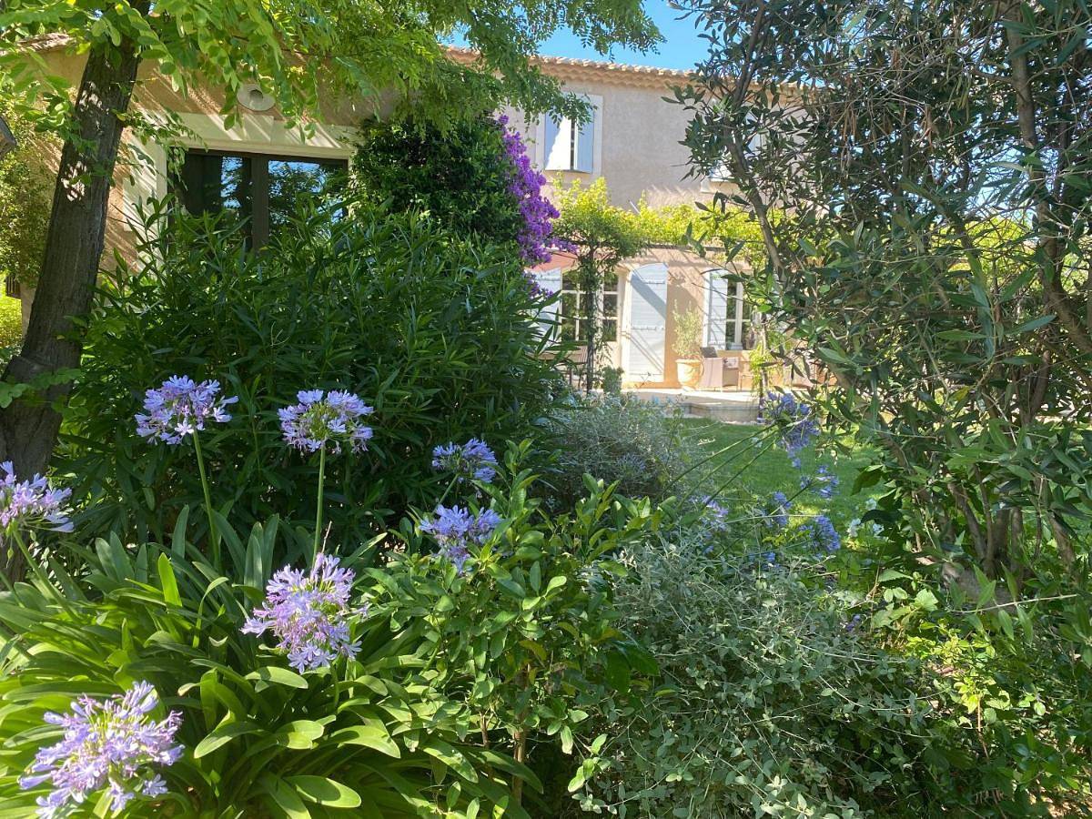 Double Room with Private Bathroom in Paradou, Région d'Arles
