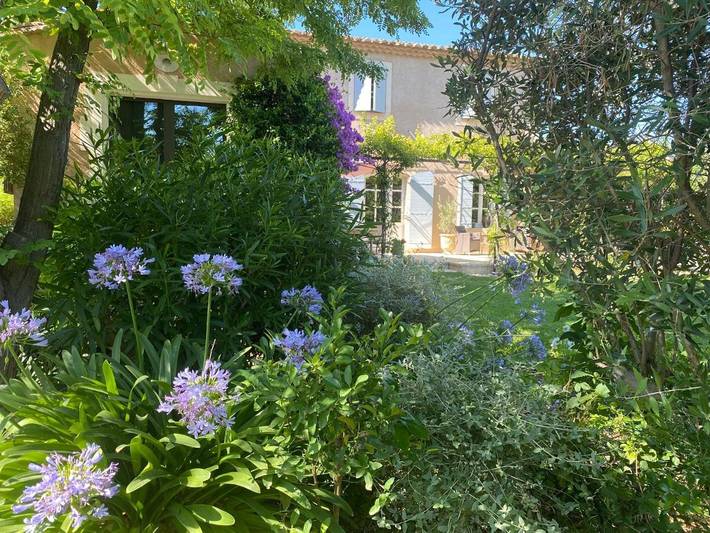 Chambre d’hôte pour 2 personnes, avec Terrasse et Jardin ainsi que Piscine et Vue