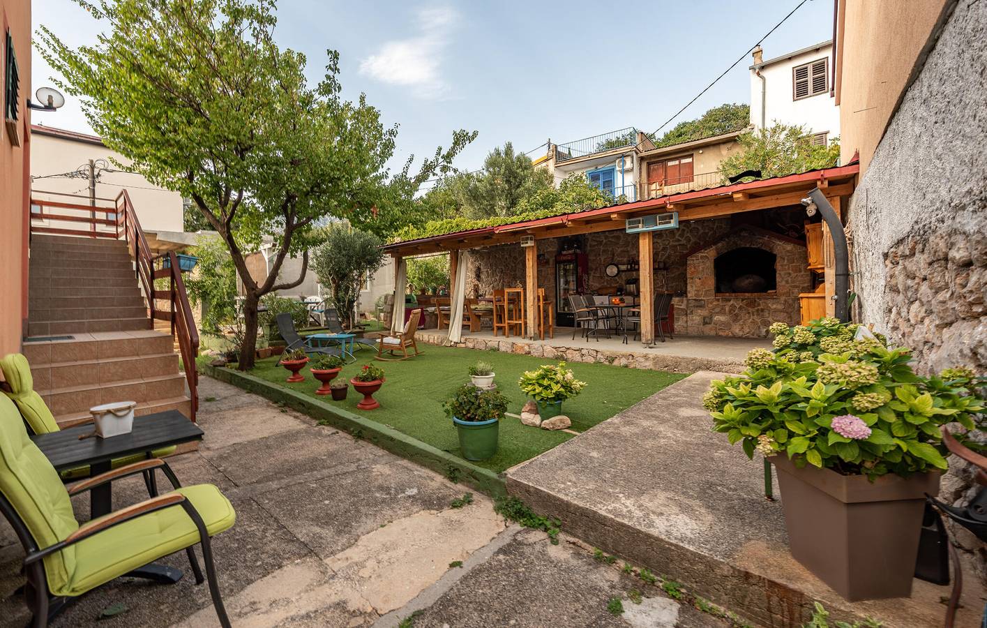 Ganze Ferienwohnung, Ferienwohnung für 2 Personen mit Terrasse in Karlobag, Naturpark Velebit