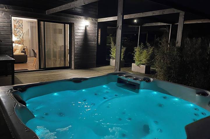 Villa pour 8 personnes, avec Jacuzzi ainsi que Terrasse et Jardin à Santec