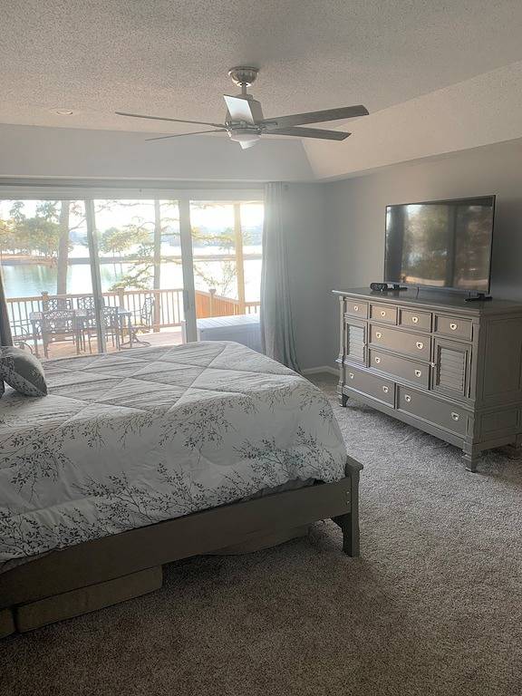 Pirate's Retreat -Beautifully renovated lake home with Dock minutes from Clemson in South Cove County Park, Lake Keowee