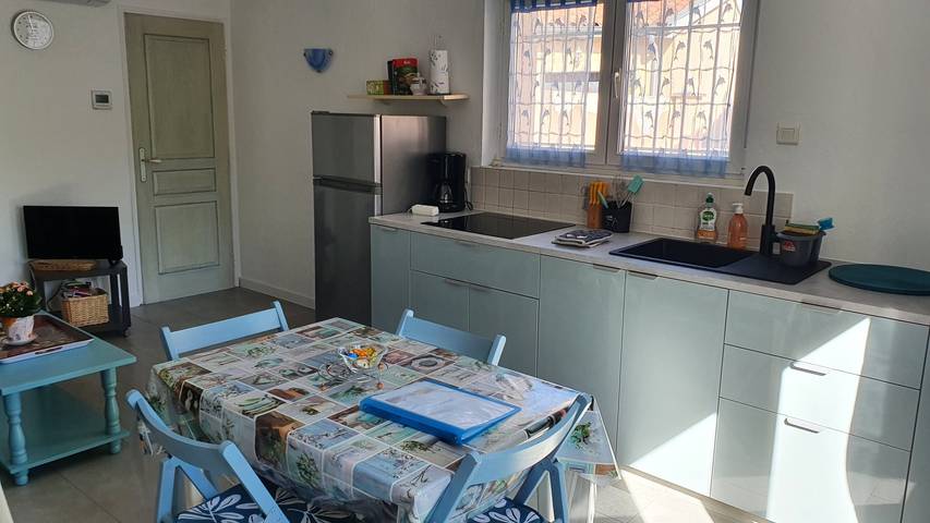 Gîte pour 5 personnes, avec piscine et terrasse à Toussieu