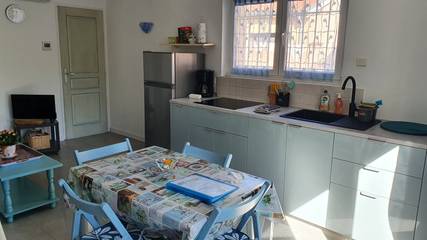 Gîte pour 5 personnes, avec terrasse et piscine dans Rhône