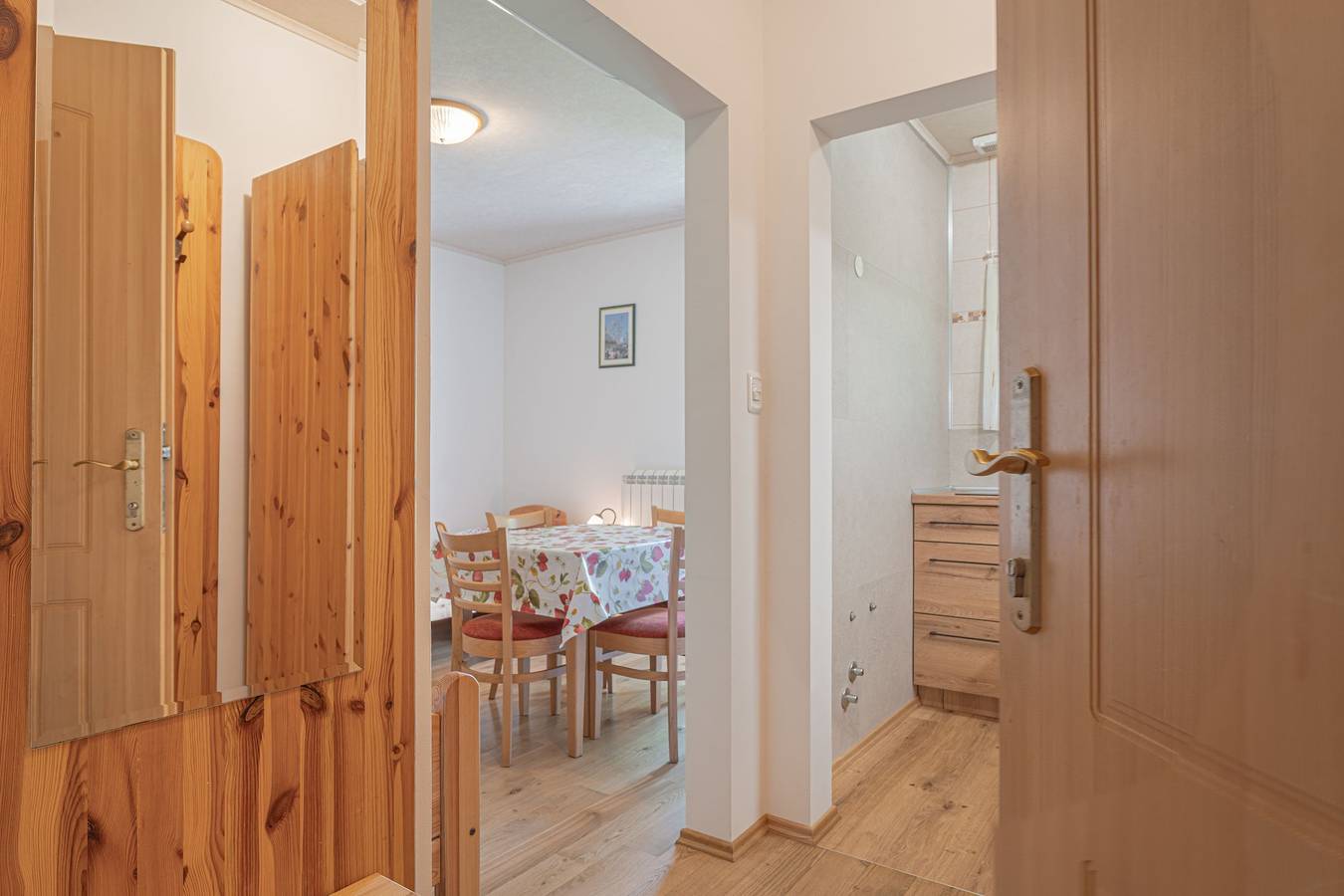 Ganze Wohnung, Pivka Apartment With Balcony in Innerkrain-Karst