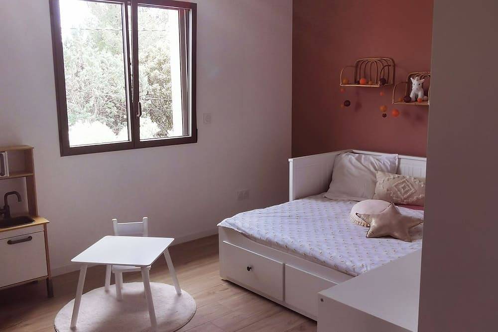 Villa Lumineuse au Calme Avec Piscine, Patio.. Tout Équipée pr 6pers in Châteauneuf-de-Gadagne, Vaucluse