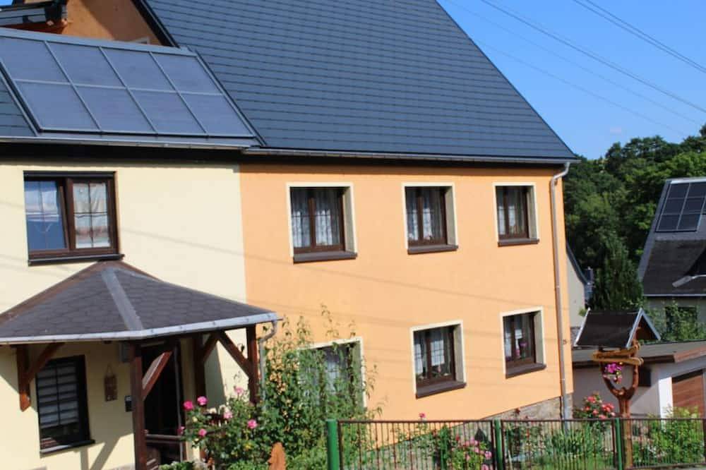 Ganze Wohnung, Ferienwohnung Edelweiß im Erzgebirge - Ferienwohnung 56qm mit Dachterrasse in Raschau-Markersbach, Erzgebirge