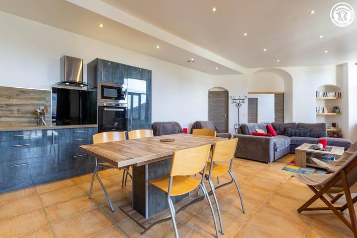Gîte pour 5 personnes, avec terrasse, animaux acceptés
