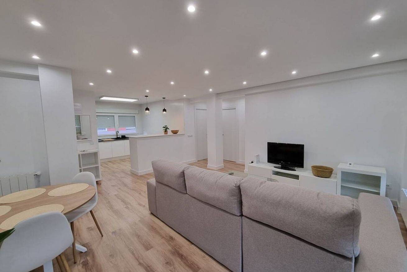 Entire apartment, Cozy apartment with kitchen, Wi-Fi & laundry in Santander, Cantabrian Coast