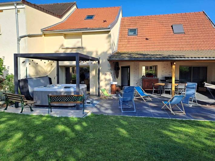 Location de vacances pour 11 personnes, avec jardin et jacuzzi, animaux acceptés à Le Breuil (Marne)