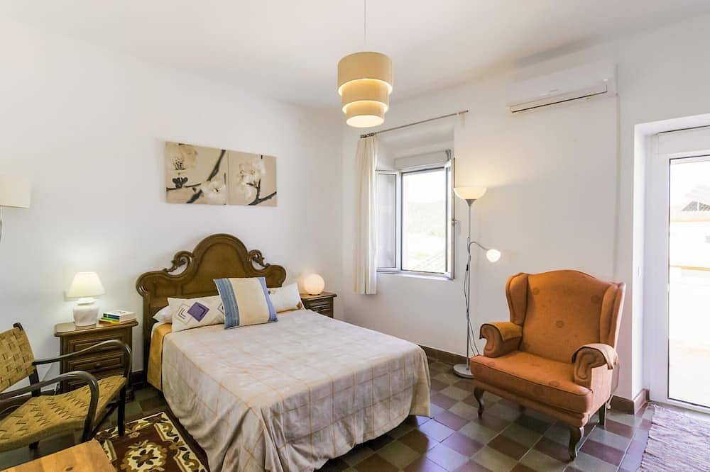 Pet friendly home in El Pedroso with Wifi in El Pedroso, Sierra Morena