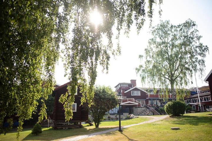 Hotell för 2 Personer, med bastu samt trädgård och pool i Leksand