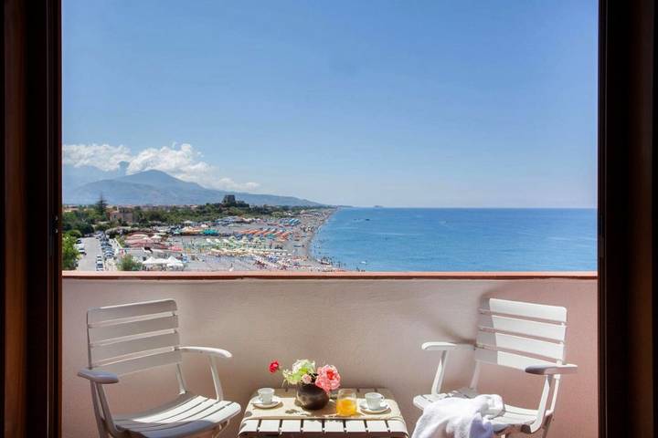 Appartamento per 3 persone, con Terrazza e Giardino nonché Piscina a Scalea