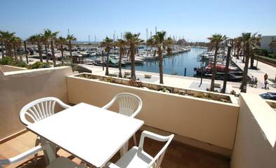 Gîte pour 3 personnes, avec terrasse et vue dans Port Saint Ange