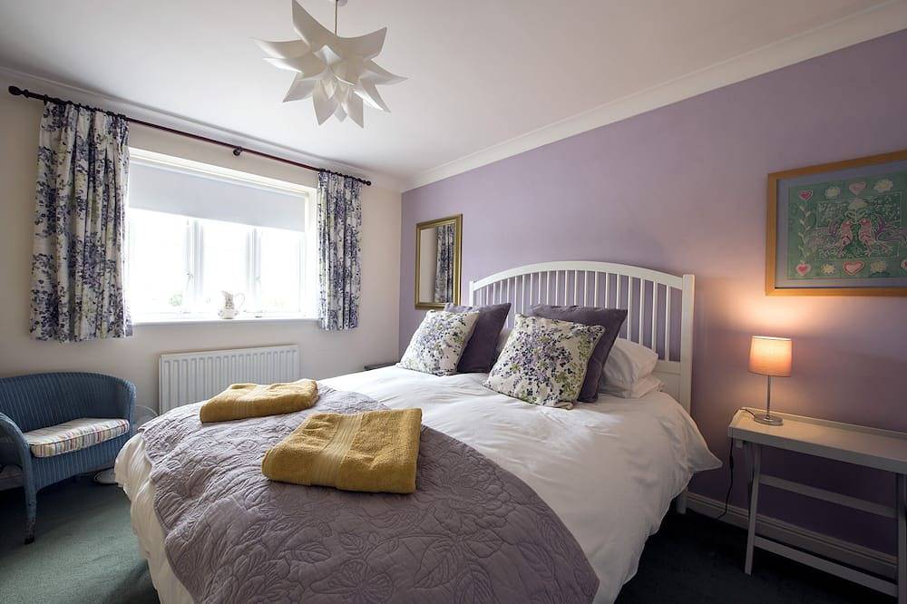 Waterfront Cottage in the lovely village of Rowhedge, near Mersea Island in East Donyland, Colchester