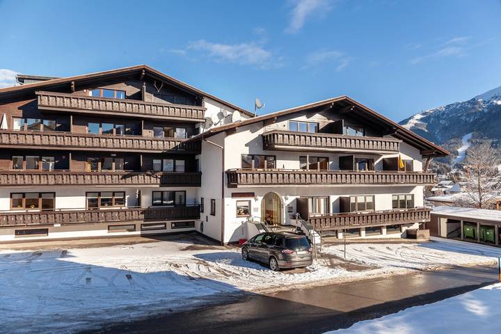 Entire apartment, Holiday Apartment "Haus Excelsior Top 29" with Mountain View, Balcony & Wi-Fi in Seefeld in Tirol, Innsbruck Land