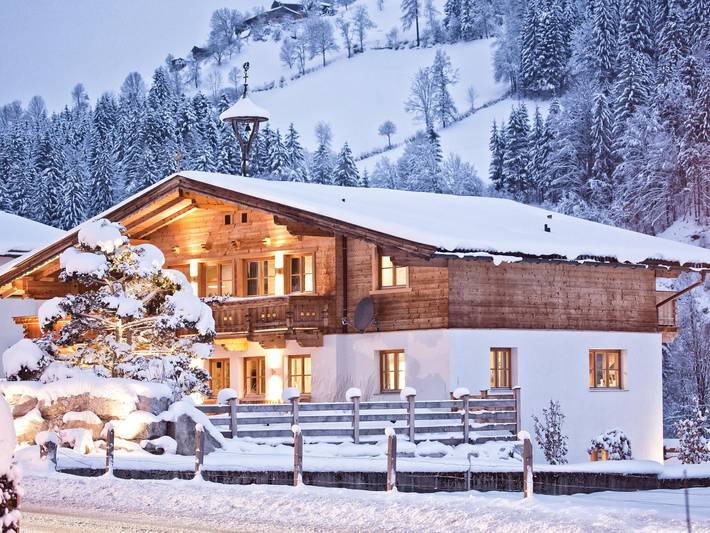 Chalet für 14 Personen, mit Balkon und Whirlpool sowie Terrasse und Garten in Kirchberg in Tirol