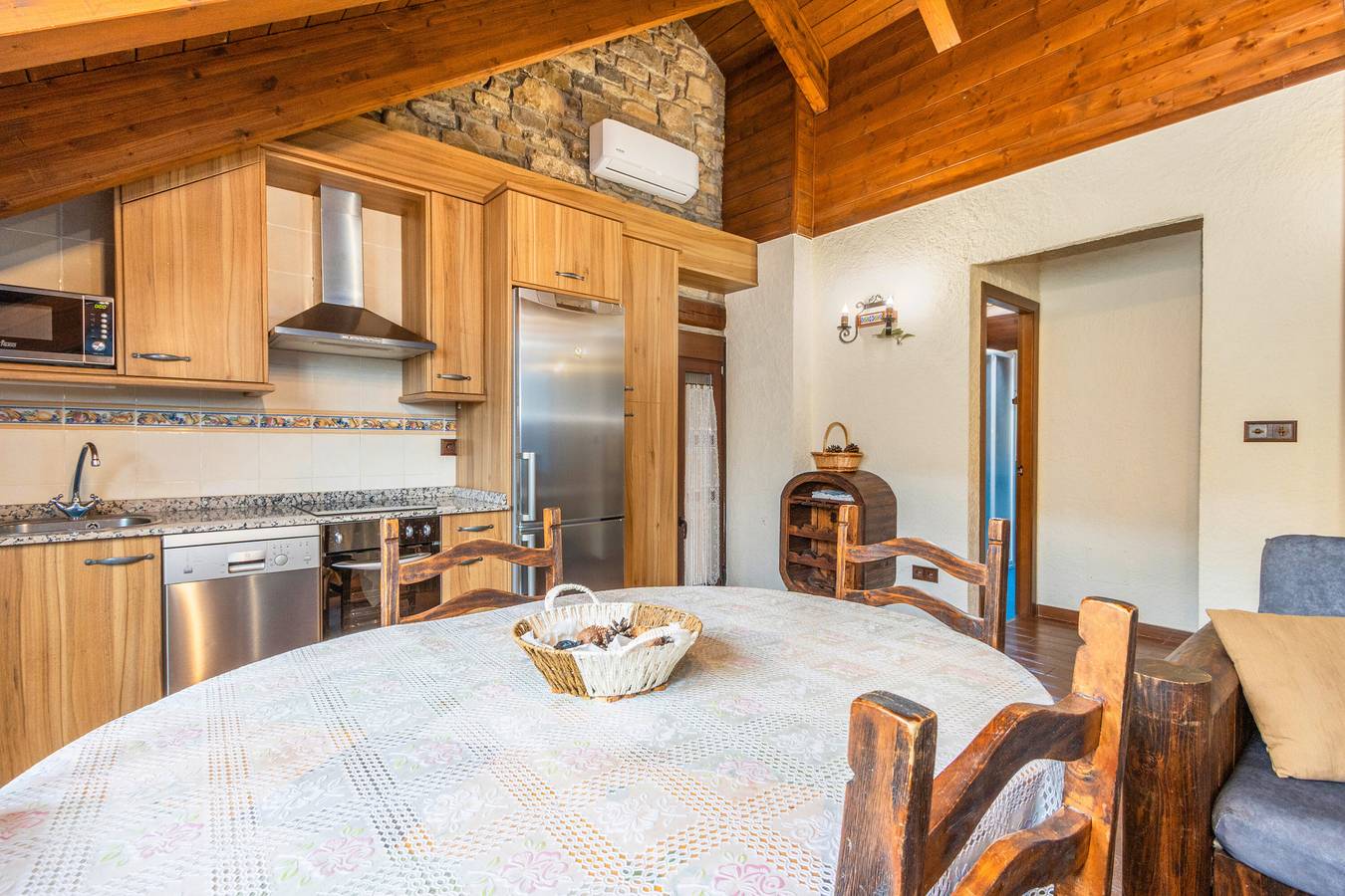 Appartamento 'Larrás' con vista sulle montagne, giardino in comune e Wi-Fi in Fiscal, Pirenei Spagnoli