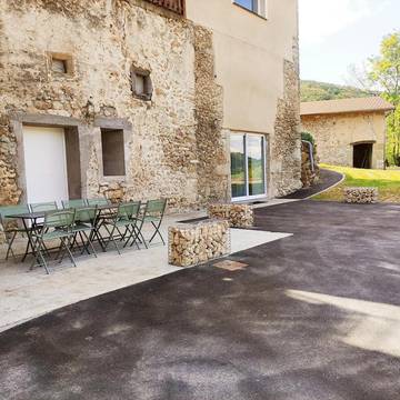 Gîte pour 8 personnes, avec vue et jardin, animaux acceptés à Oriol-en-Royans
