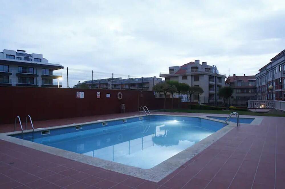 Entire apartment, Disconnectsengalicia La Perla Standard, swimming pool and parking in Portonovo, Sanxenxo
