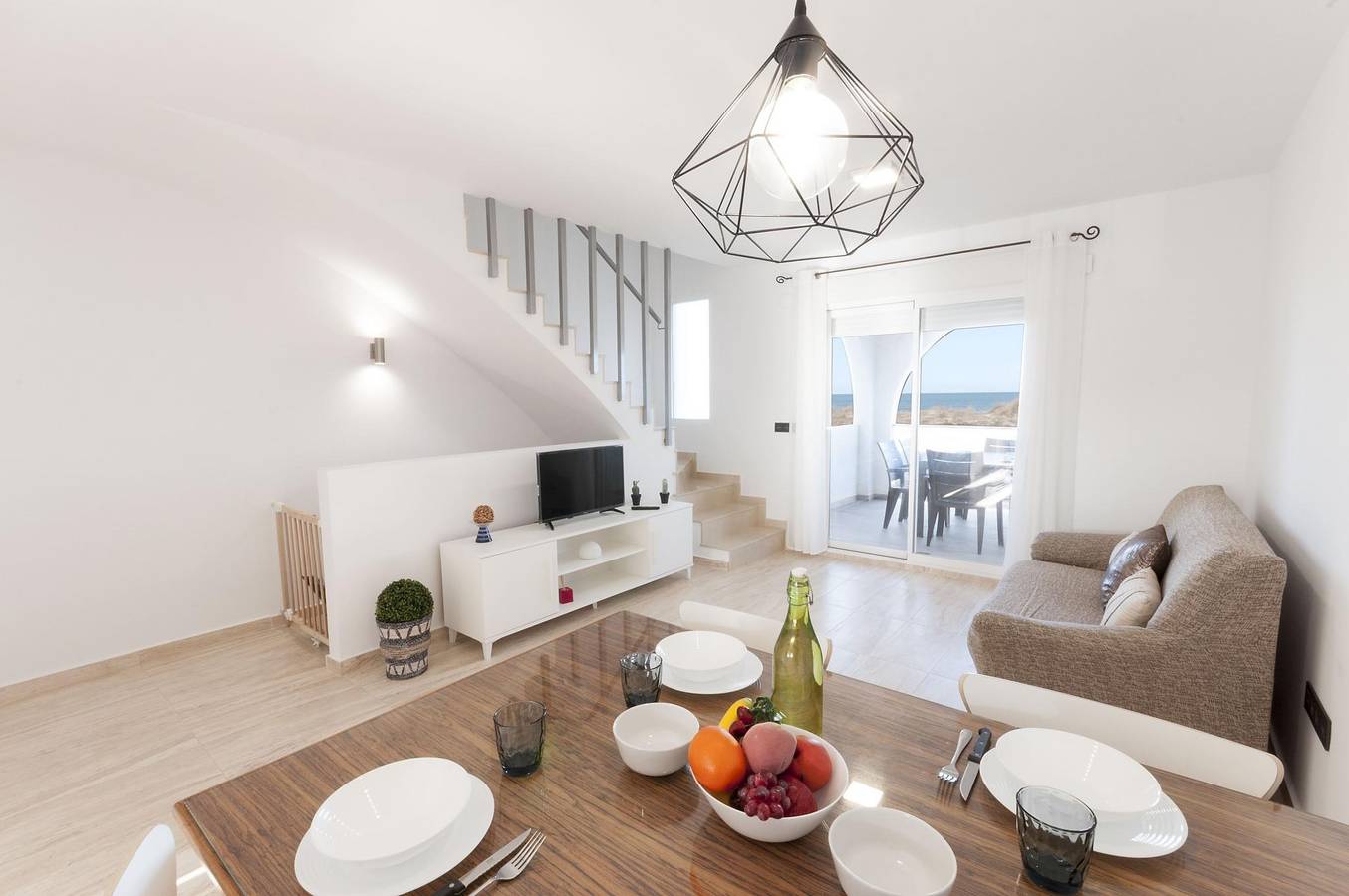 Vistamar 1 - Fantastique maison avec terrasse, pratiquement sur le sable de Platja La Devesa, à Oliva Nova. Wi-Fi gratuit. in Oliva, Costa Blanca