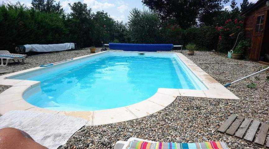 Gîte pour 2 personnes, avec piscine ainsi que vue et jardin à Rousson - 2